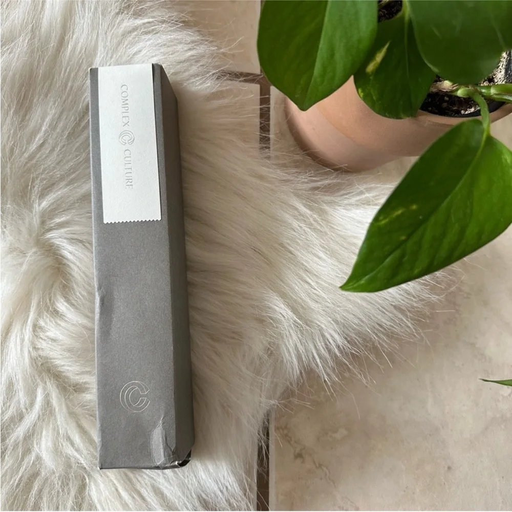 Complex Culture Angled Foundation Brush - Picture 4 of 4